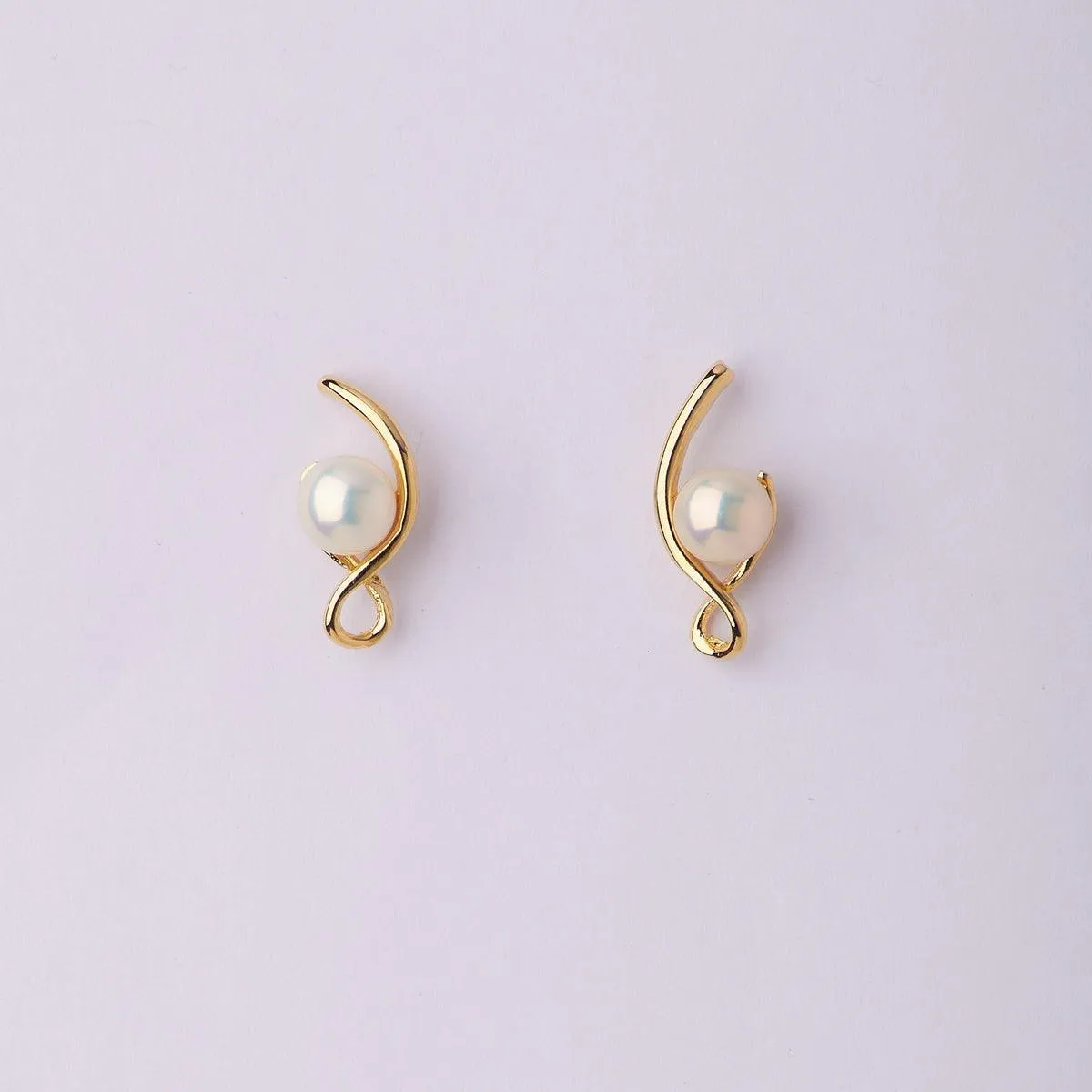 Classic Pearl Stud Earring