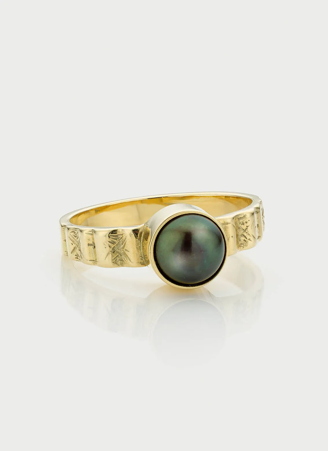 Coco black pearl ring 14k gold