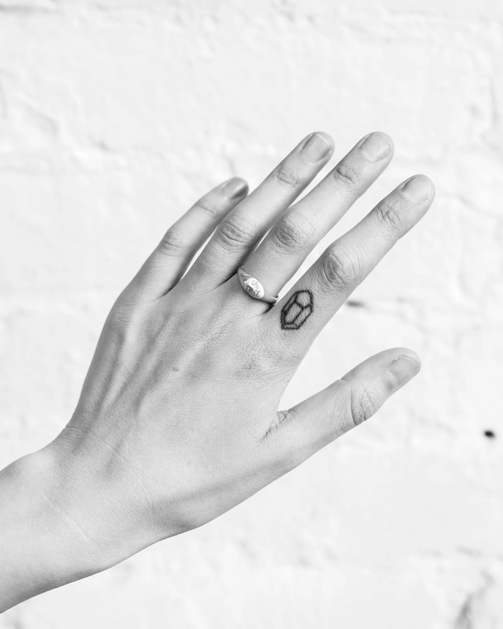 Medium Grey Lady Cameo Ring